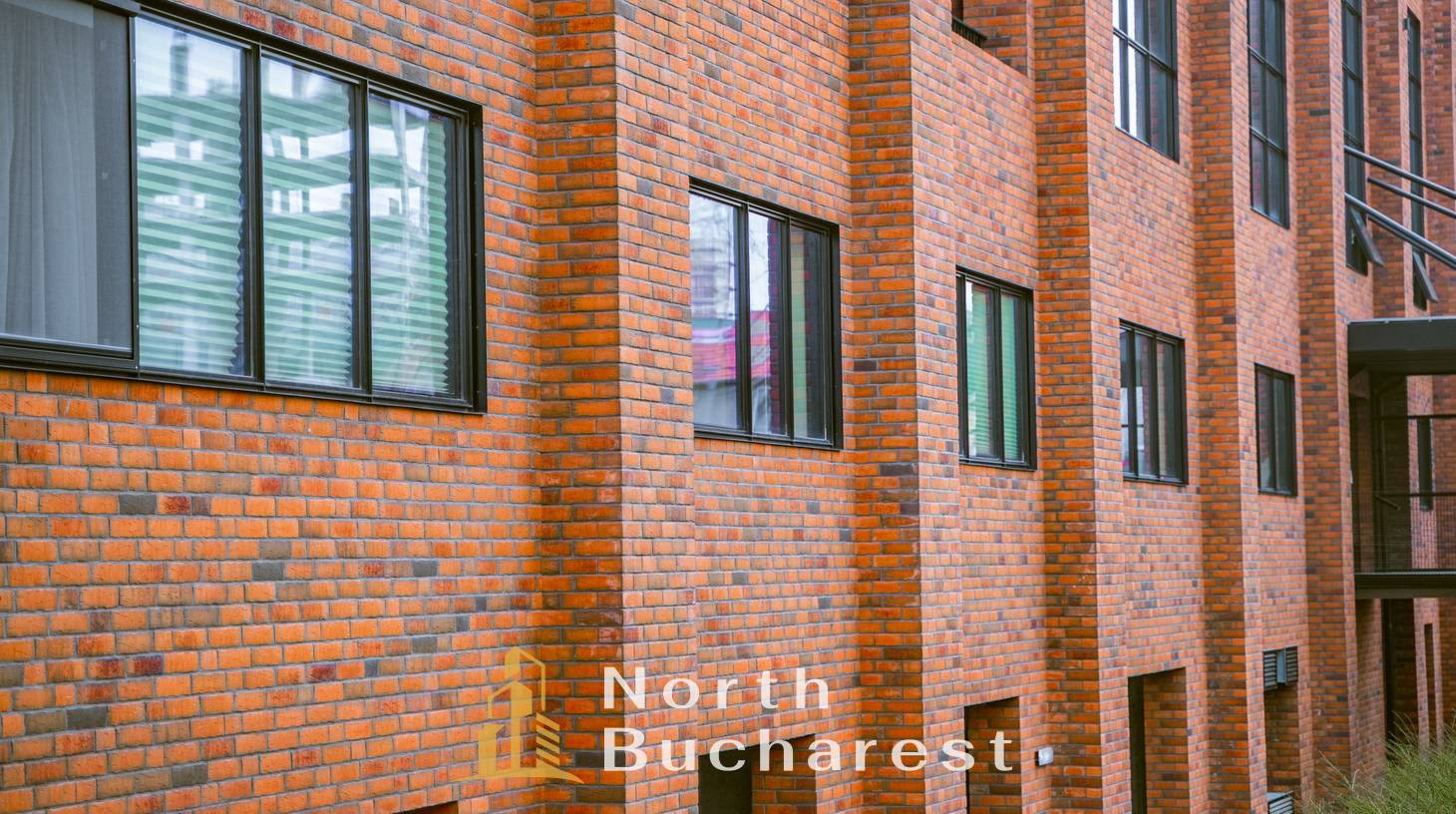 https://images.northbucharest.ro/pjIj6Q8dLEpPkXn0xCdI3fiq-sQEjx_dhpRCz6qmtrE/watermark:0.75:so:0:30:0.39/resize:fill:1460:816:1/gravity:ce/bG9jYWw6Ly8vZXN0YXRlL2xyLzgwOTUzZjg2LWRmMWEtNGQ0ZS05ZGNmLWNlYzQwYmIwMjQzOS5qcGVn