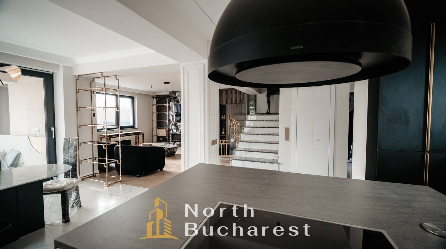 https://images.northbucharest.ro/qlOsP-72BJ3iiUPyUhsloswUEhUl8azG19RPtk6y638/watermark:0.75:so:0:30:0.39/resize:fill:1460:816:1/gravity:ce/bG9jYWw6Ly8vZXN0YXRlL2xyLzA4M2Y1YTgyLTE2MjAtNGNmNC05NjRjLTRiMjBlZTcwOTNkNi5qcGVn