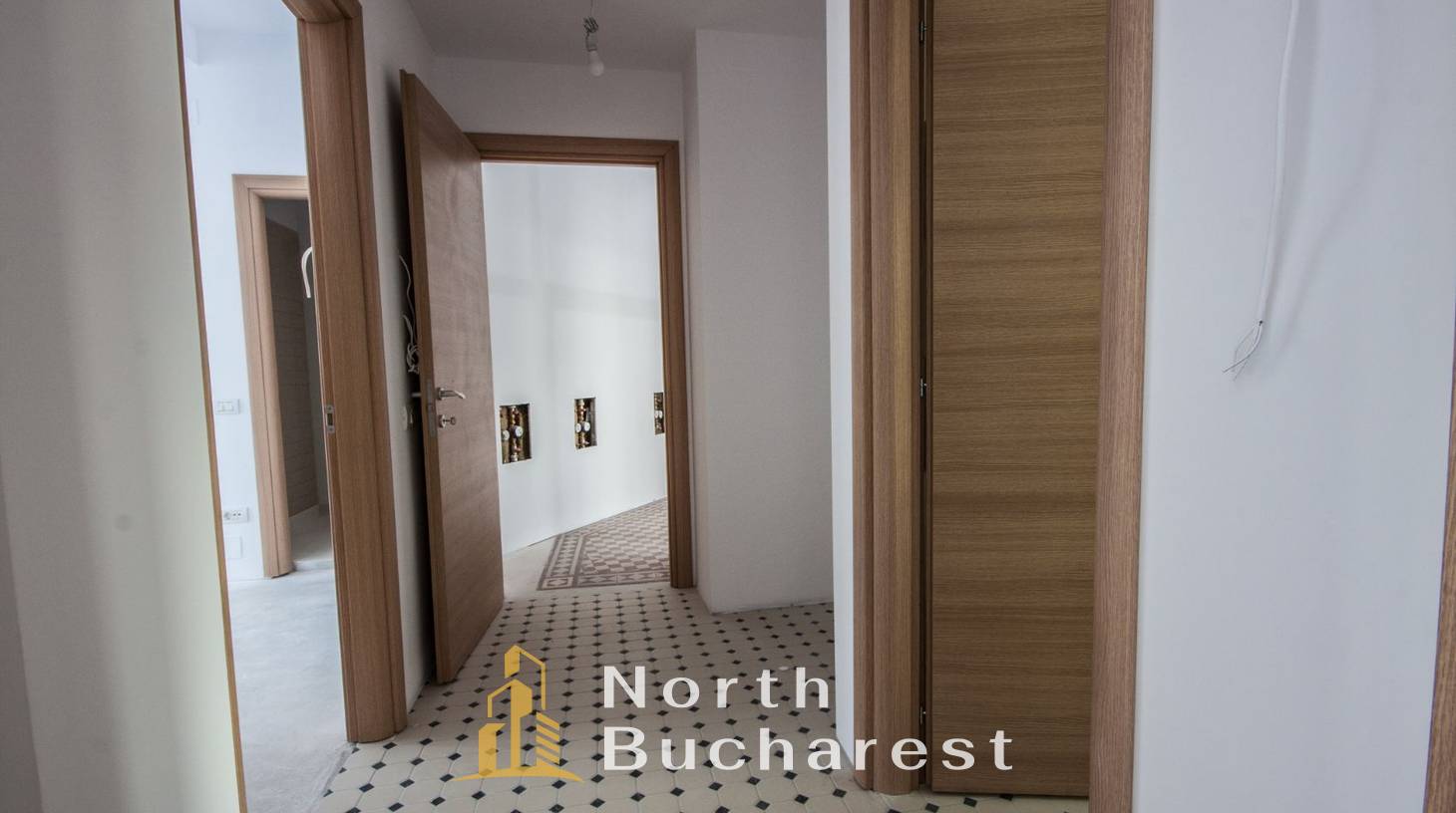 https://images.northbucharest.ro/qlhL4CQ0YUPJSTeqxenw7TExHIiJkqjUUg_hWlobfIQ/watermark:0.75:so:0:30:0.39/resize:fill:1460:816:1/gravity:ce/bG9jYWw6Ly8vZXN0YXRlL2xyLzY3NDJkNGZkLTc4MzYtNGJmZS05N2RiLWMxZWZiNGVmM2ZkNS5qcGVn