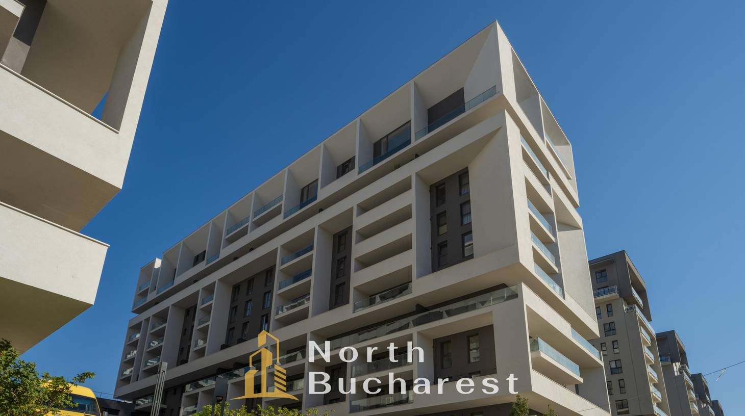 https://images.northbucharest.ro/rJcJQnAdwcCcPKhvpazNc9QbDGA72q7TgAjmIZSD-sE/watermark:0.75:so:0:30:0.39/resize:fill:1460:816:1/gravity:ce/bG9jYWw6Ly8vZXN0YXRlL2xyLzc0NTkxMTgyLWI4ZGMtNGZmMC05M2UzLTRlODczMjk2YWUyMi5qcGVn