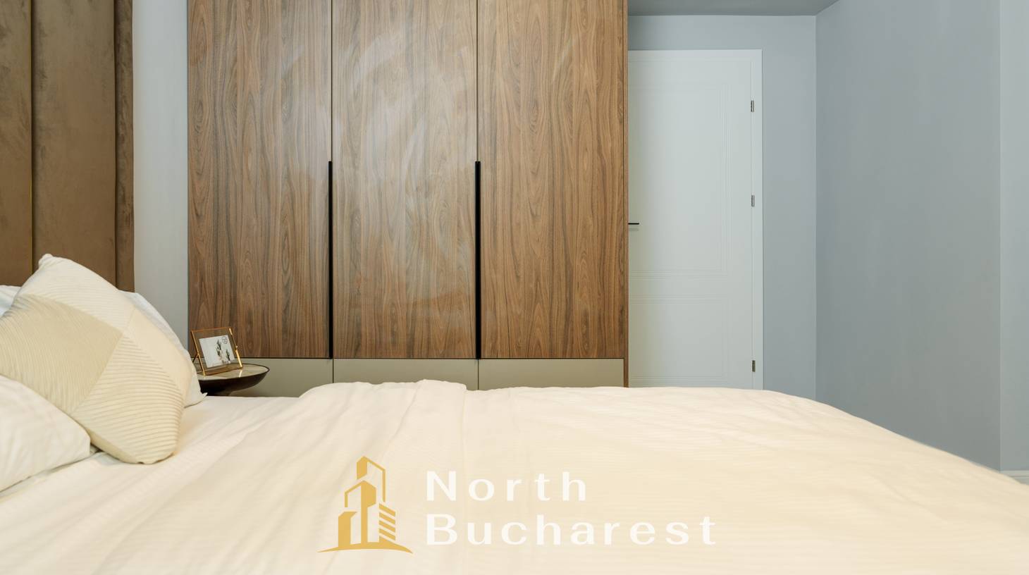 https://images.northbucharest.ro/rOrQQvwyZGKJ6IFXOpgBl0q1DOU-zn3vSz_CByZrHjE/watermark:0.75:so:0:30:0.39/resize:fill:1460:816:1/gravity:ce/bG9jYWw6Ly8vZXN0YXRlL2xyLzJiODY0Yzg4LTk0MzMtNDBjOC05NDNjLTBjODQ1NzhkYjIzZC5qcGVn