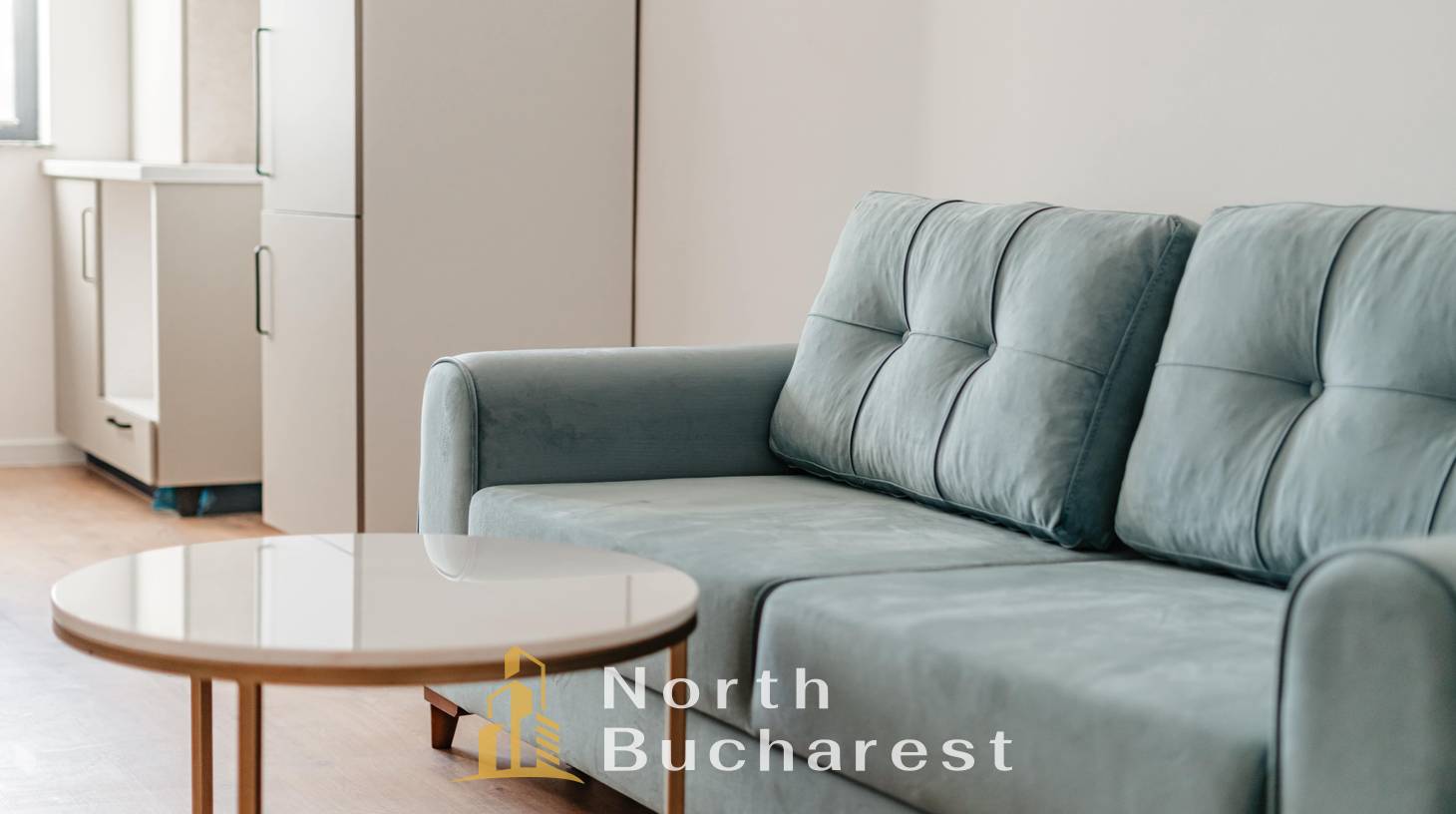 https://images.northbucharest.ro/ryCaZnb1UxXc8LVaHR9AfU-TLZL_gNyK7BBO_WHh2Xk/watermark:0.75:so:0:30:0.39/resize:fill:1460:816:1/gravity:ce/bG9jYWw6Ly8vZXN0YXRlL2xyLzU1NTI0MmJkLTUxMGYtNDM0YS04NjgxLWQ4ZWIyZGU1OTdjNy5qcGVn