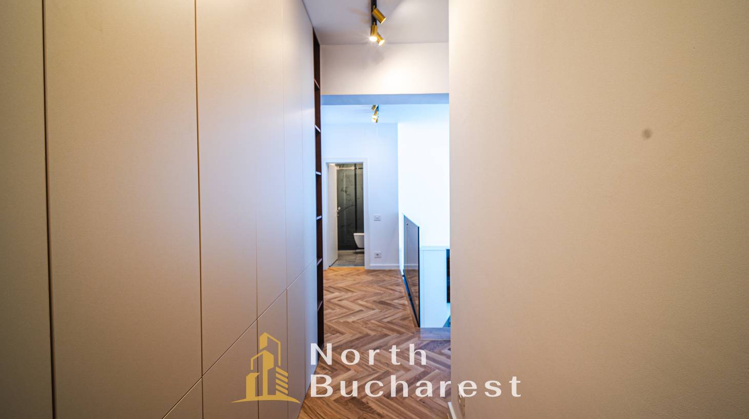 https://images.northbucharest.ro/sK1w0a0oKqO76X4-j30bYZ1ekXIbUYidfYV41CNKWvY/watermark:0.75:so:0:30:0.39/resize:fill:1460:816:1/gravity:ce/bG9jYWw6Ly8vZXN0YXRlL2xyL2M3OWFhNDIxLTI1NjUtNDBlNi04YzEyLWRmYmQ5NzRlYTBiZi5qcGVn