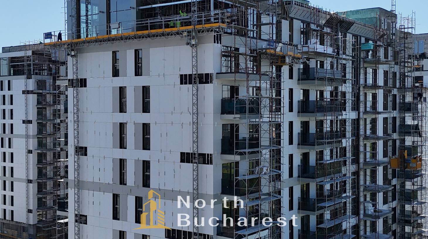 https://images.northbucharest.ro/slCxwT4B4_HRfUwR3iTQpoJU1DwcyJLTDc_7ZLwo-oM/watermark:0.75:so:0:30:0.39/resize:fill:1460:816:1/gravity:ce/bG9jYWw6Ly8vZXN0YXRlL2xyL2JkMDNlYjg1LThlMzgtNGJhYy04MmI0LTY1MjZhNTdkYmM2MS5qcGVn