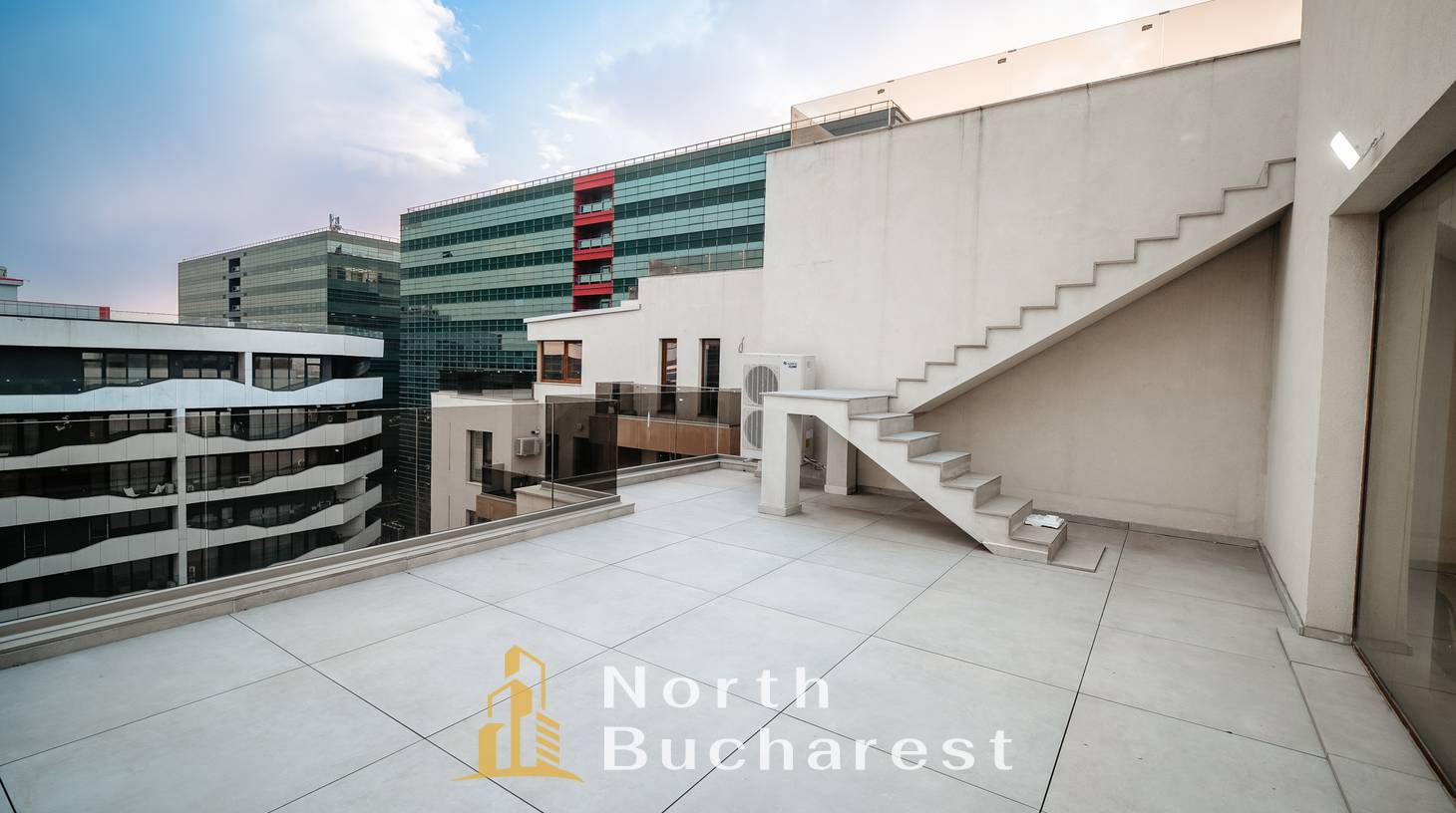 https://images.northbucharest.ro/sx73D4k557CVfR58nxTIt29qHHRbpqtN68IIJHO_aGg/watermark:0.75:so:0:30:0.39/resize:fill:1460:816:1/gravity:ce/bG9jYWw6Ly8vZXN0YXRlL2xyL2M0OGM2ZWNjLWNiNjItNDA5Ny05ZTYxLTcyMzhkMmMzZDYyMi5qcGVn