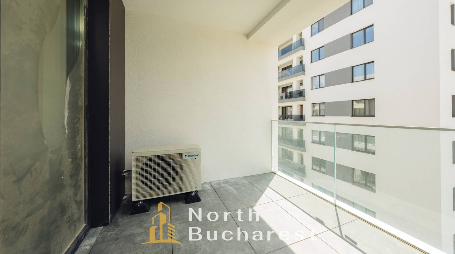 https://images.northbucharest.ro/tiBLGvVDA3is91Ye1IRbCDXbHbUJcvxBPKJdH0nLRVk/watermark:0.75:so:0:30:0.39/resize:fill:1460:816:1/gravity:ce/bG9jYWw6Ly8vZXN0YXRlL2xyLzBmNDE4NzMxLTZjY2ItNDU4Yi04MzA1LThmNDQyNjgyMzdkNy5qcGVn