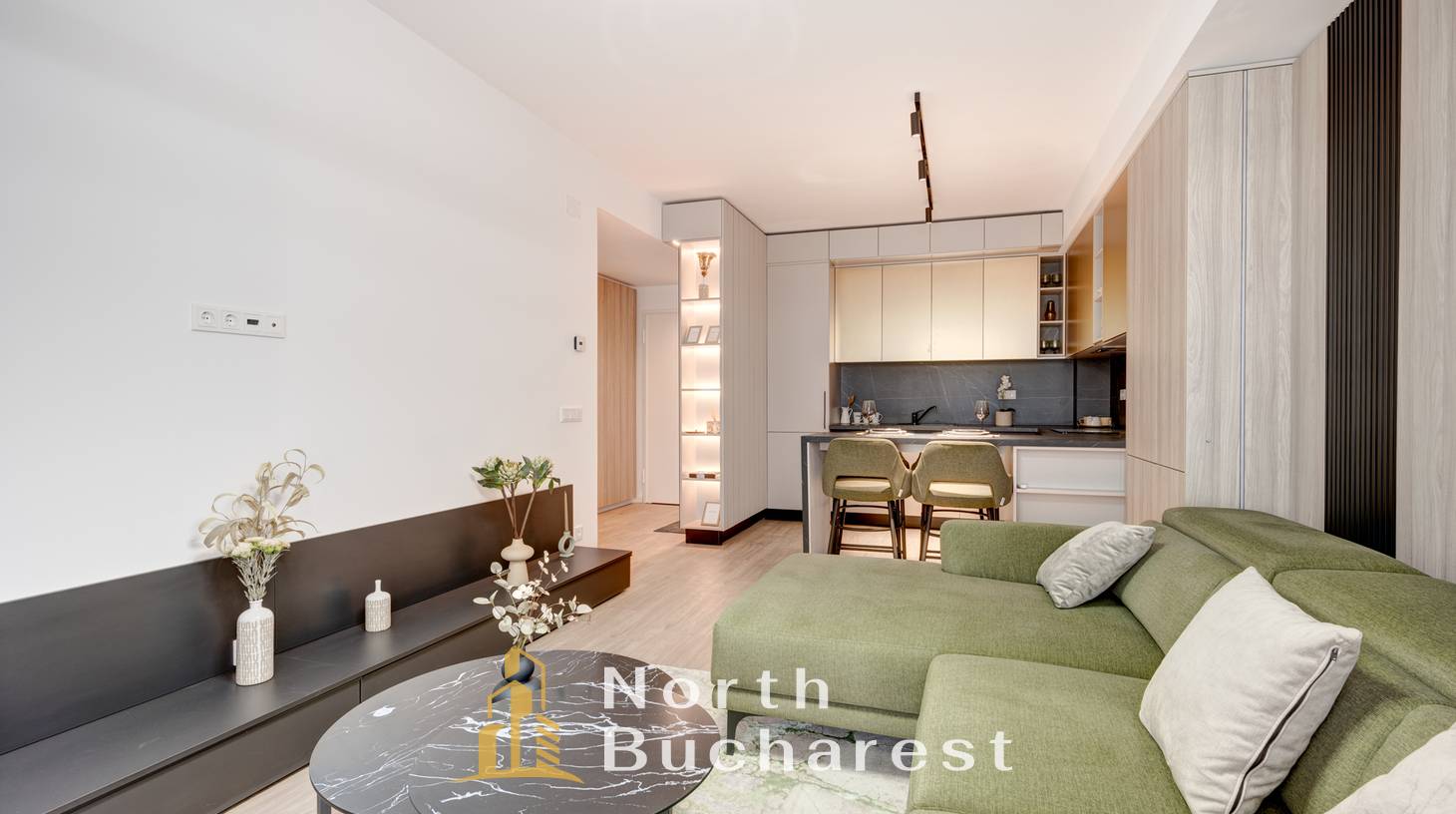 https://images.northbucharest.ro/twOob7Ygx4d-Yq1T0nzWlsthvwbJc6H6BUQOMUahpKQ/watermark:0.75:so:0:30:0.39/resize:fill:1460:816:1/gravity:ce/bG9jYWw6Ly8vZXN0YXRlL2xyLzRkN2YxNDNjLWY2NWItNDc0MS1iMTdmLWIzM2JiNTk5MGQwMC5qcGVn