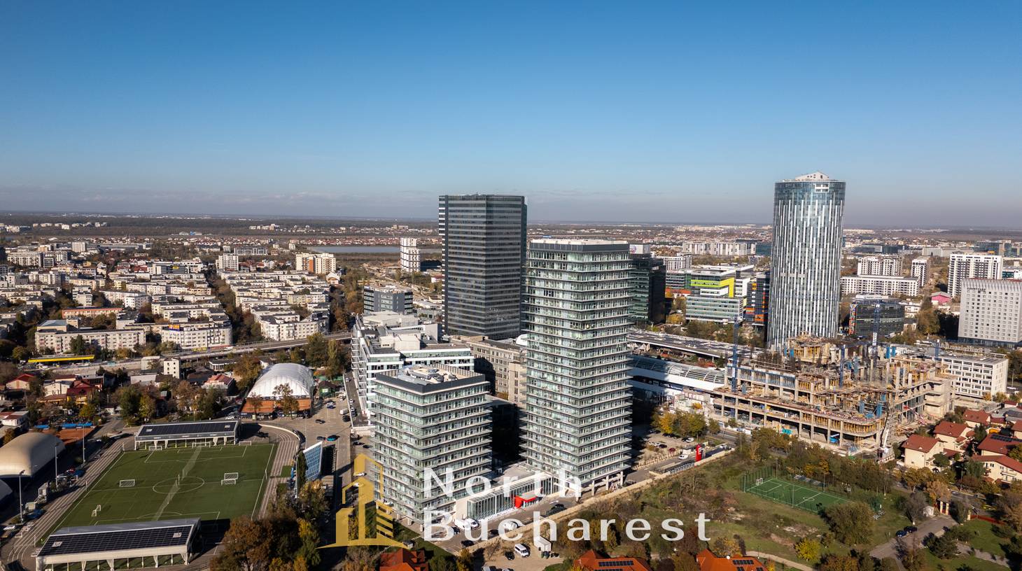 https://images.northbucharest.ro/uTno32nd7A9Hxu6jzWaK3g6DmEz33HydnbCzTmvoncs/watermark:0.75:so:0:30:0.39/resize:fill:1460:816:1/gravity:ce/bG9jYWw6Ly8vZXN0YXRlL2xyLzE1NmYzOThiLTE4MTMtNGI5My05MjE0LTlkMmZiNzMxN2RiYS5qcGVn