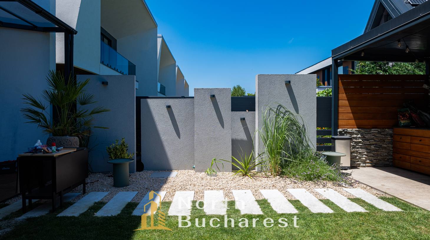 https://images.northbucharest.ro/ucmZCMkKlgxMoqvmDR3n4JsJpWloxmaxIOUHObimSx4/watermark:0.75:so:0:30:0.39/resize:fill:1460:816:1/gravity:ce/bG9jYWw6Ly8vZXN0YXRlL2xyLzY0MGRjODEwLTg0ZWUtNGZmNC04ZDMyLTdmMjlmMmU3N2NkOS5qcGVn
