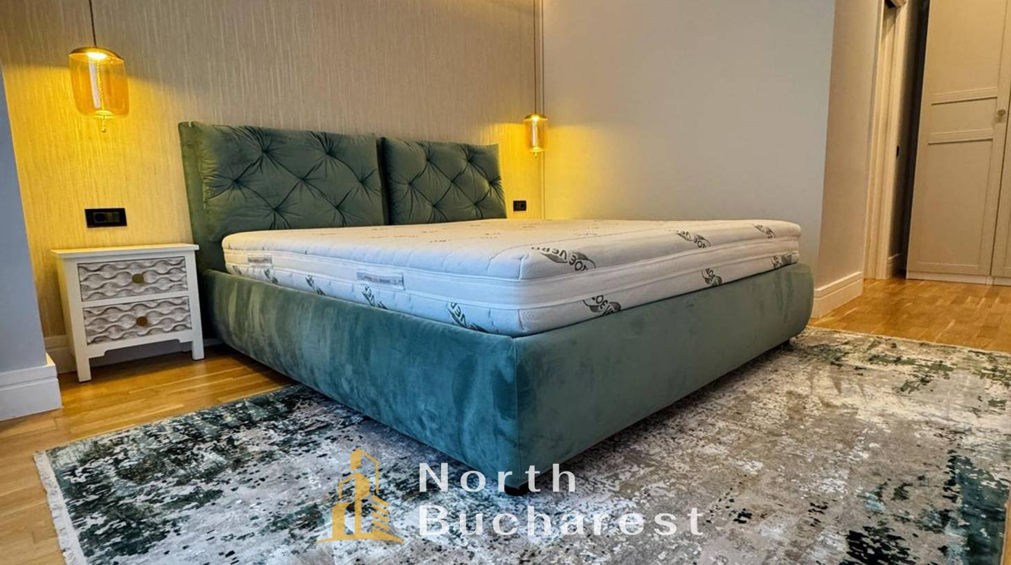 https://images.northbucharest.ro/ukqLkiIKAlMw91dcQNegCLr4O3AILg75NYcxDRsIo0g/watermark:0.75:so:0:30:0.39/resize:fill:1460:816:1/gravity:ce/bG9jYWw6Ly8vZXN0YXRlL2xyLzE1MzA5ODQ2LWYzZDYtNDA5YS1iNGFhLThhYzcwYzhmM2MwYi5qcGVn