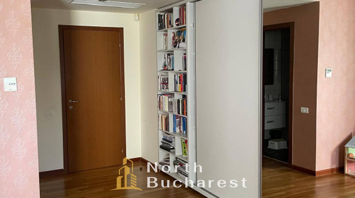 https://images.northbucharest.ro/uv0AHgEQTvEfe34BYcQUXUCq3MH3vWrDEzYuAzRW-wA/watermark:0.75:so:0:30:0.39/resize:fill:1460:816:1/gravity:ce/bG9jYWw6Ly8vZXN0YXRlL2xyL21hdWFsMDMxaTRsemg1ZC00NjBfMy5qcGc