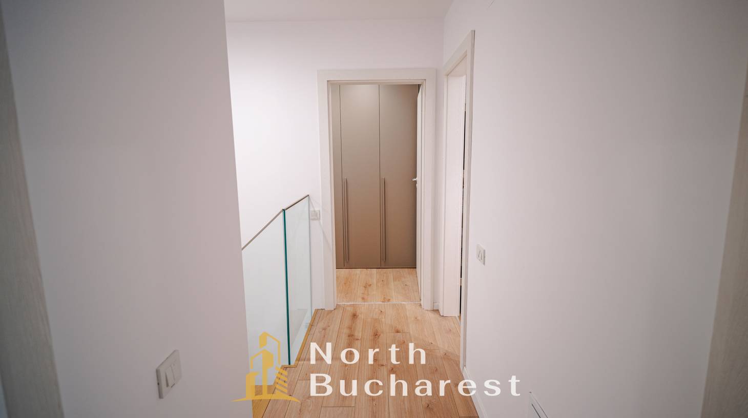 https://images.northbucharest.ro/v3vAZGfJ3hpmK3ZS02xITMQgW8MhZMY3IJbq5xjds2A/watermark:0.75:so:0:30:0.39/resize:fill:1460:816:1/gravity:ce/bG9jYWw6Ly8vZXN0YXRlL2xyL2JkZWJkNjFmLWMwYWUtNGMxOC1iN2U4LWMxN2VlZTBkMDczOS5qcGVn