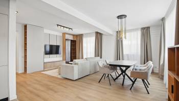 https://images.northbucharest.ro/vR6S6ybn6iAPfp5NRl9-rTVde75AK3ed8FututSmfJA/resize:fill:350:198:1/gravity:ce/bG9jYWw6Ly8vZXN0YXRlL2xyLzJlMGZmZWE1LWI5MGQtNGY5Mi1hNGQwLWM5MmQzY2ZkNDNmOC5qcGVn