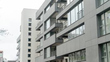https://images.northbucharest.ro/vrAGaCsUwbLGnu0UXA2T2Il4EsiUqhZinAI7kVUPQi8/resize:fill:350:198:1/gravity:ce/bG9jYWw6Ly8vZXN0YXRlL2xyL2Y2OTQzYWEwLWRmNGQtNDgzYi04MWJhLTIwNjMxYmZkMTNlNC5qcGVn