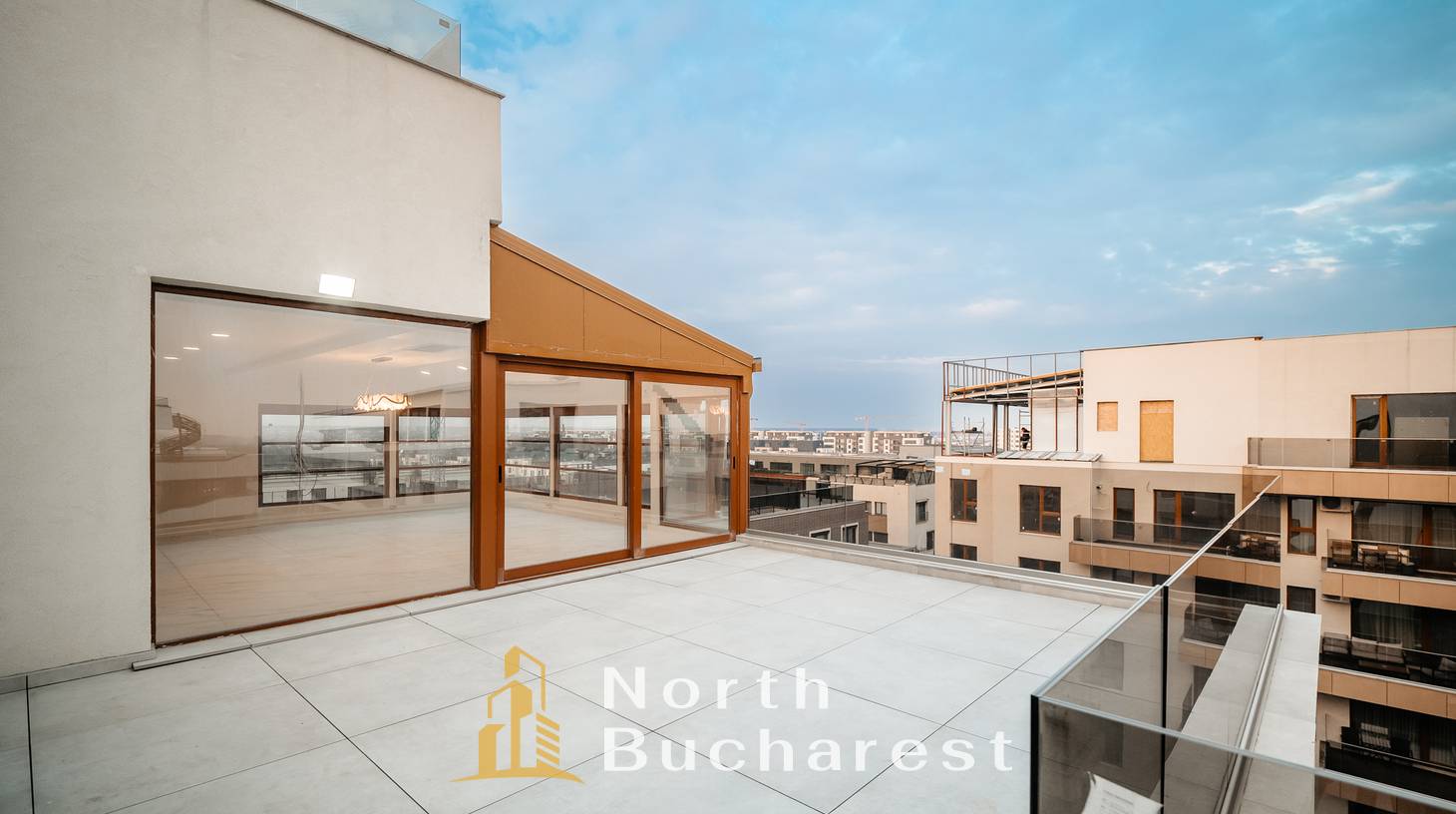 https://images.northbucharest.ro/vx7KF4HPRluN7P4fREpHKLObR2WcRoiXZHjyBsHQKG0/watermark:0.75:so:0:30:0.39/resize:fill:1460:816:1/gravity:ce/bG9jYWw6Ly8vZXN0YXRlL2xyLzlhNWQ1ZThlLWEzN2ItNDkwMC1iNDkzLTY3MDk3NmNmMmFiNy5qcGVn