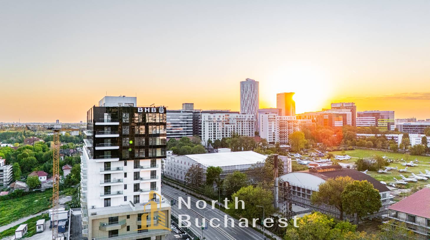https://images.northbucharest.ro/xlNEBSuYwuvSw0g7hhG-9pHvWS-KdmpD1CDIYnqlxF4/watermark:0.75:so:0:30:0.39/resize:fill:1460:816:1/gravity:ce/bG9jYWw6Ly8vZXN0YXRlL2xyL2Q0YTRlNTAwLTk5YWEtNDdiMS05ODc1LTRhYjA5MWZkYjhiOS5qcGVn