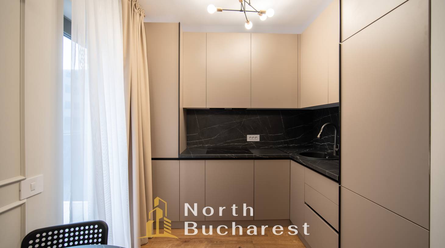 https://images.northbucharest.ro/yAKn8YiKbbHaHrPtdmwQ4YZtgv0WVm8ngnNOR7lT04o/watermark:0.75:so:0:30:0.39/resize:fill:1460:816:1/gravity:ce/bG9jYWw6Ly8vZXN0YXRlL2xyL2VkODhkNDhmLTNjMWYtNDE5Ny1iNGVjLWY3Mjk0ZmU0OTM5NS5qcGVn