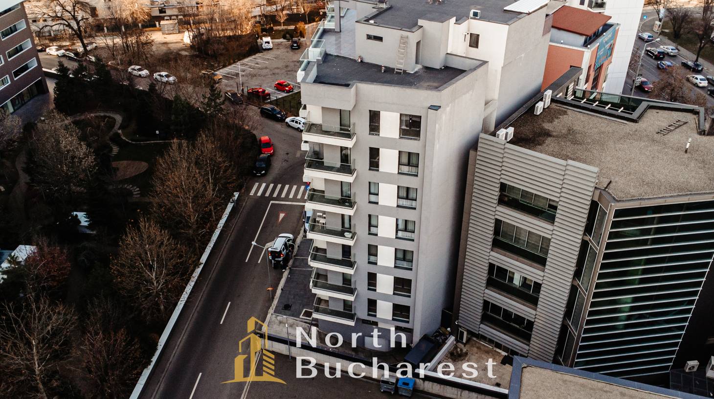 https://images.northbucharest.ro/zDZly9rya44rp4hsMg0v4v16MDHZhgQSHZsjw06pldw/watermark:0.75:so:0:30:0.39/resize:fill:1460:816:1/gravity:ce/bG9jYWw6Ly8vZXN0YXRlL2xyL2Q1Y2IyOGQzLWJhNTEtNDEzNi1hMDJlLThiZWYyNGQ0MTZmNi5qcGVn